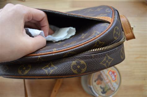 how to clean louis vuitton canvas.